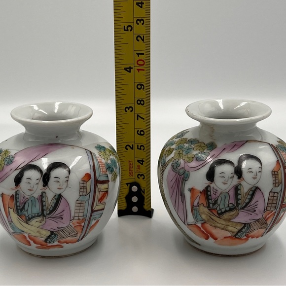 Small Chinese Porcelain Figural Vases - pair - Picture 8 of 8